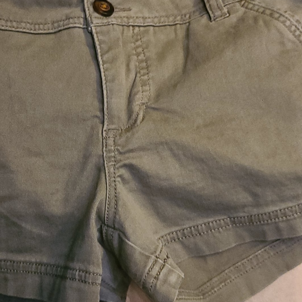 Army green cotton shorts